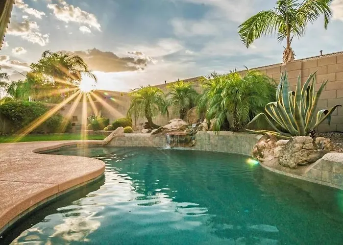 Desert Escape With Private Pool And Jet Tub, 3Br Home