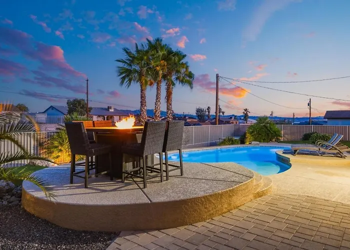Hillside Hideaway - Pool, Bbq, Private Backyard