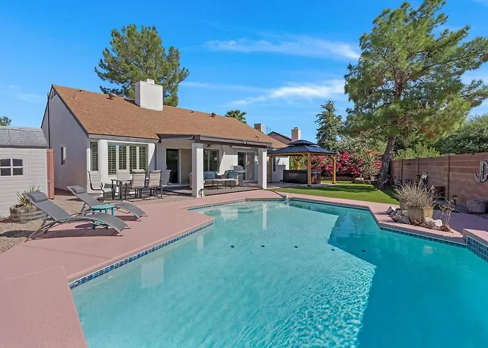 Southwestern Oasis With Pool!