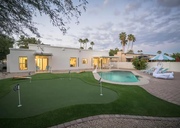 Desert Bliss Villa- Pool, Putting Green, & Pool Table