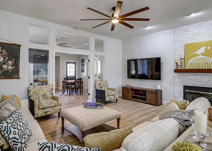 Outdoor Oasis W/ Pool! Glendale Group Escape