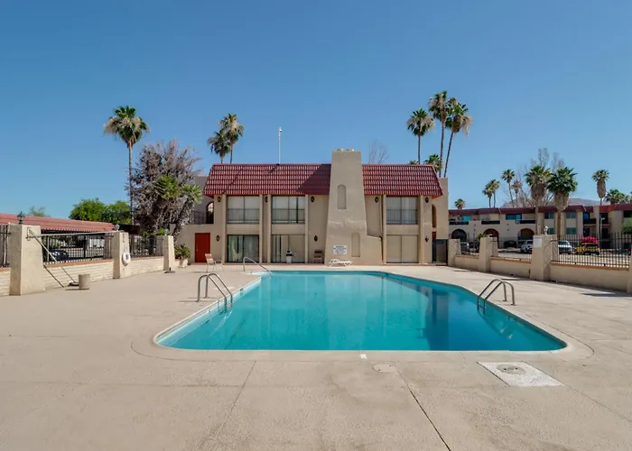 Walkable & Renovated Gem! Only 8 Mi To Dtwn Tucson