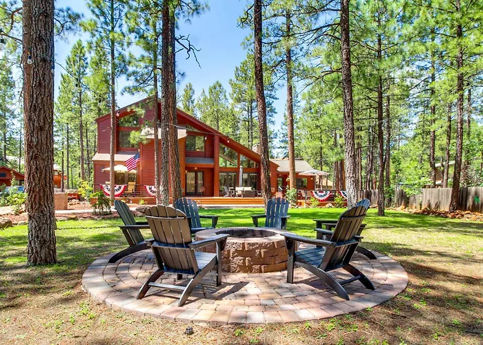 Deck, Fire Pit, Hot Tub! Pinetop Family Cabin