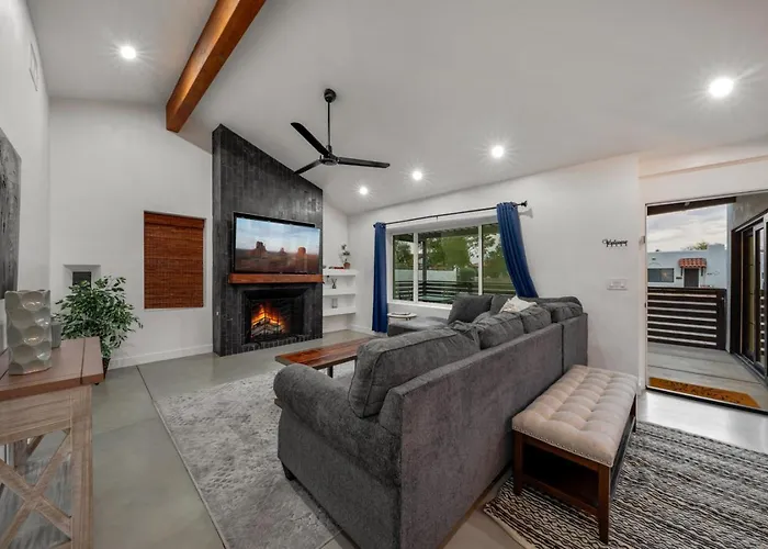 Sam Hughes, 3 Bedroom 2 Ba, Outdoor Living, Grill