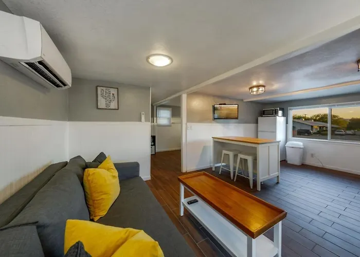 House And Casita, 2 Bedroom 2 Ba, Near U Of A, Fenced