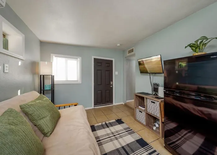 Casita, 1 Bedroom 1 Ba, Near U Of A, Fully Fenced