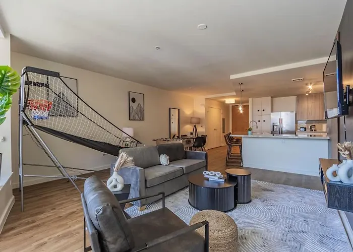 Near Chase Field Balcony Pool Gym Parking Wd