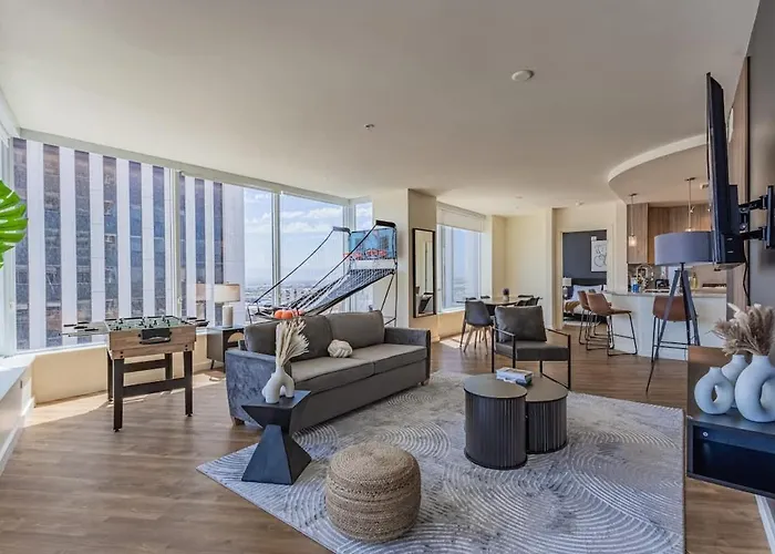 Stadium District Apt Pool Gym Balcony Parking Wd