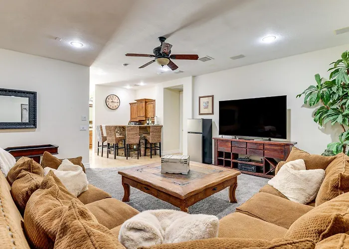 3 Mi To Dtwn Gilbert! Apt W/ Shared Poolside Oasis