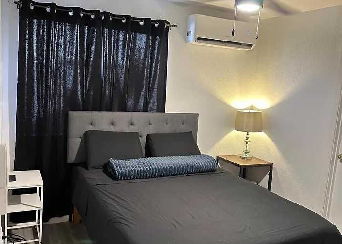 Cozy Tiny Home Minutes from Westgate Glendale