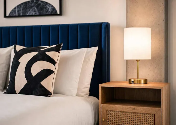 Boulevard Stays Downtown Studio Rooftop Pool Gym & Parking