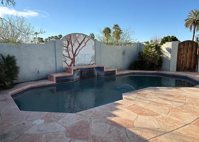 Crystalz Pool Studio Kitchen Dwntwn Stadiums Arts