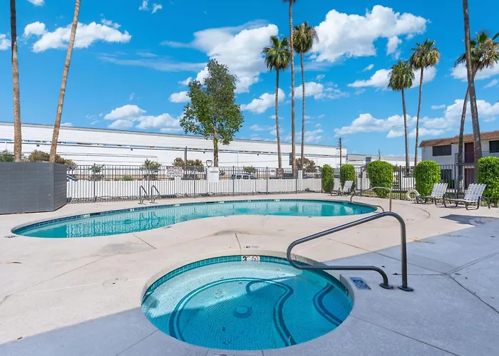 2Br Pool Hot Tub Kids Playground & Bbq Area
