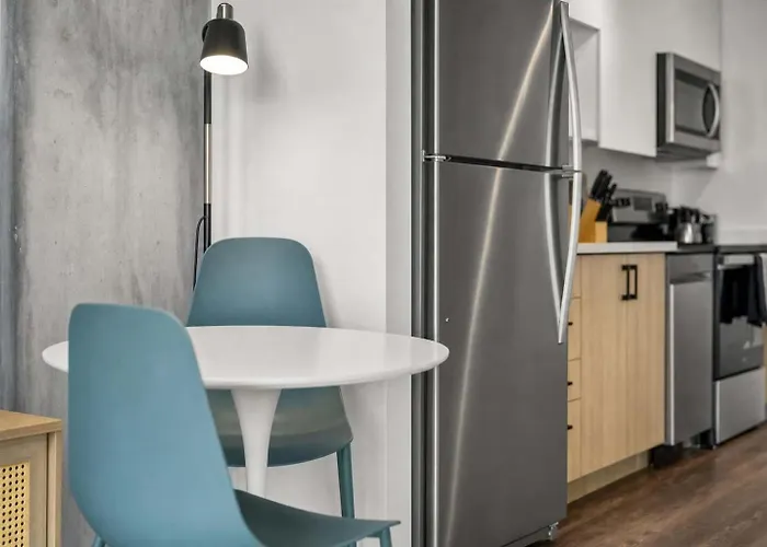 Boulevard Stays Modern Highrise Studio Sky Pool & Gym