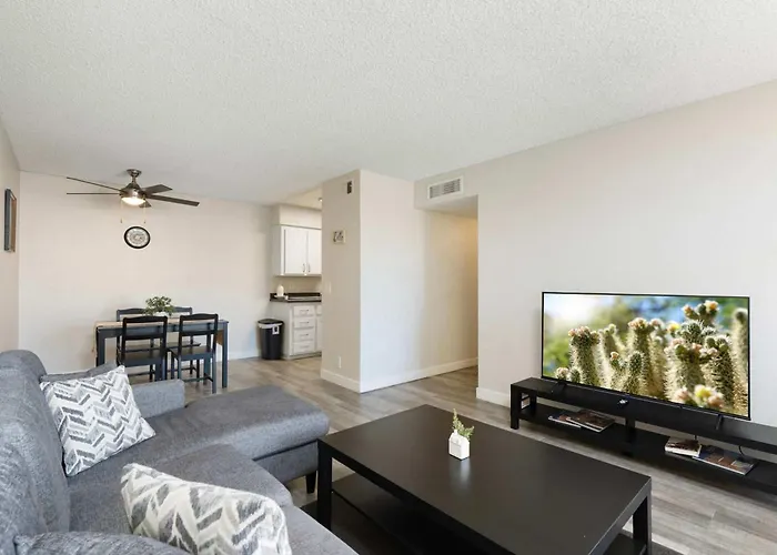 2Br Cozy Mesa Stay Near Dt With Pools & Gym