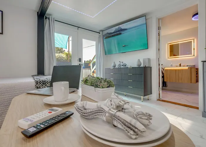 Sleek Studio 4 Mi To Dtwn Phoenix: Pets Welcome!