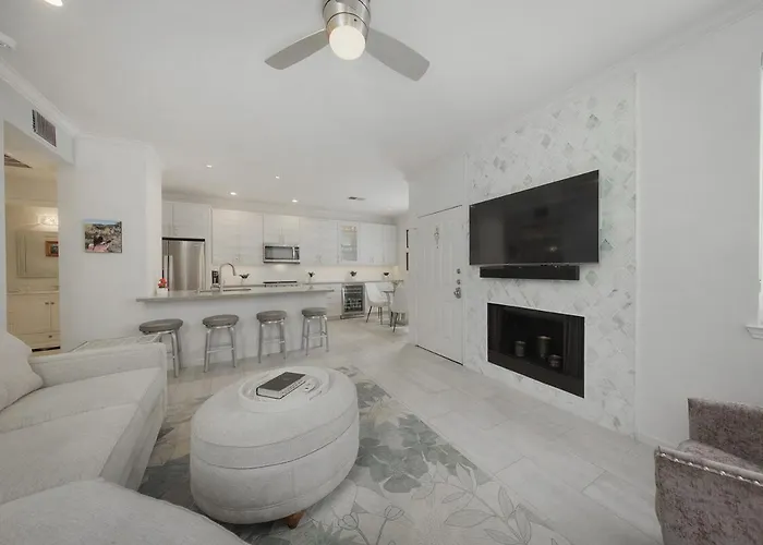 Luxury Condo - Walk To Kierland Commons