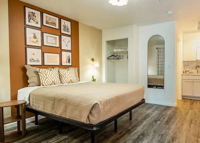 Chic Az Studio Travel Nurses Welcome