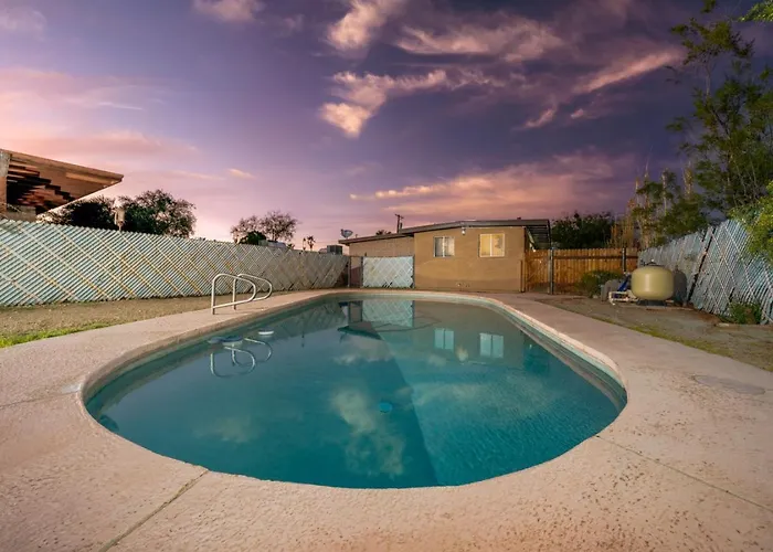 Entire Duplex, Central, 4 Bedroom 2 Ba, Cozy, Fenced