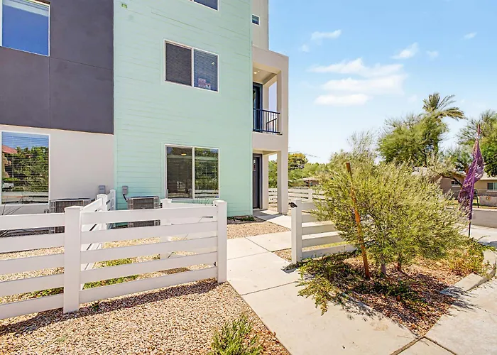 3Br2.5Ba Phoenix Condo W Garage Balcony