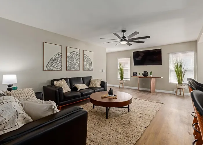 Newly Renovated Modern Cozy 3-Bedroom Home In El Mirage Az