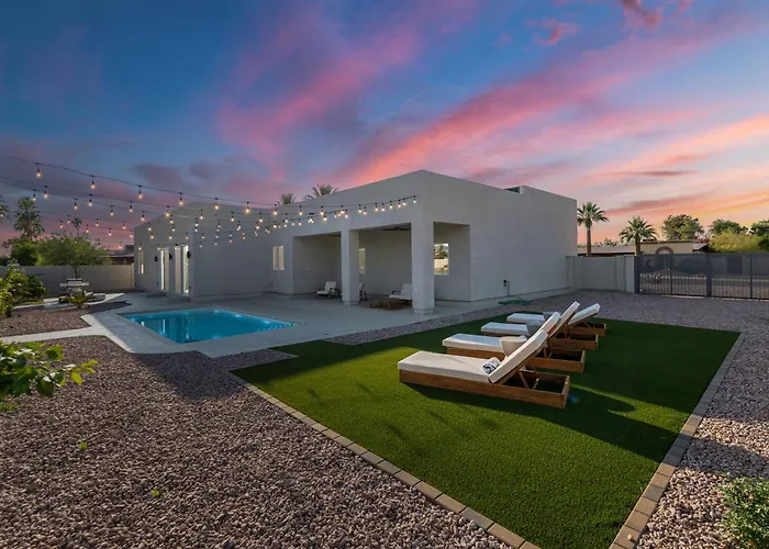 Desert Jewel: New 4Bd Home With Game Room Private Pool