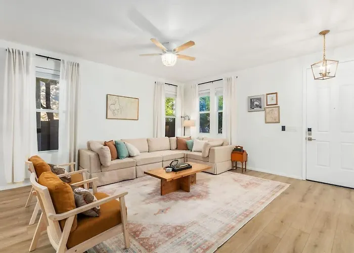 Peaceful 2 Story Home-Pet Friendly
