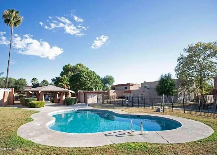 Pet Friendly Getaway With 2 Pools