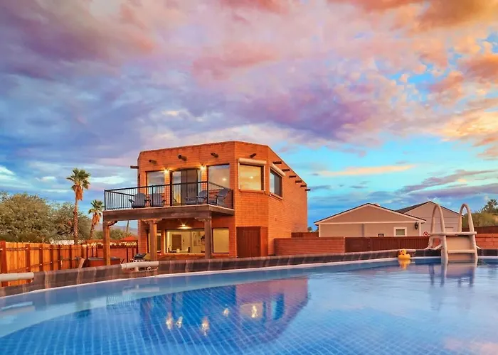 Modern Loft With Pool & Hot Tub-Views