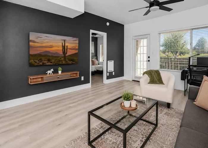 Scottsdale Retreat - 2Br Resort Condo With Pool And Gym