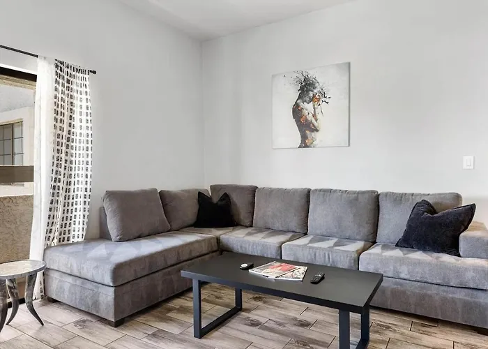 Modern King Condo With Pool Only Minutes To Old Town 208