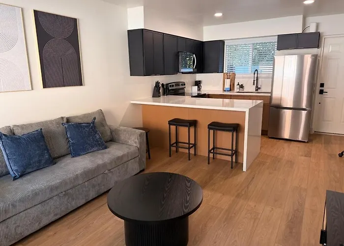 Arcadia Lite Unit 1 With Private Yard And Washer Dryer