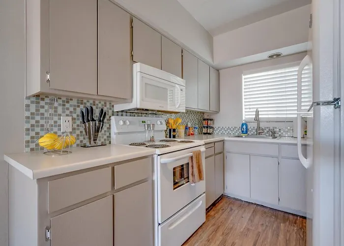 Vintage Stay Near Old Town, Golf & Spring Training