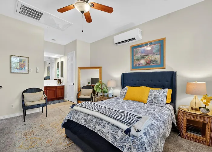 Elm Casita Apts