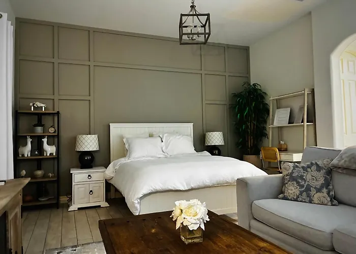 Beautiful Private Casita/Guesthouse W/ Kitchen, Access To Pool/Spa