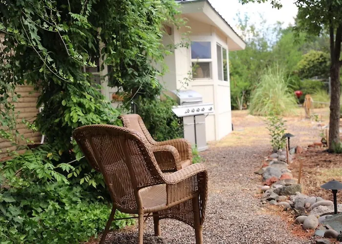 13 Acres Perfect For Groups! 3Br Sleeps 8-10