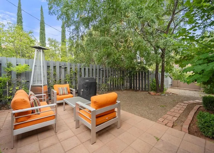 Quaint Uptown Sedona Home Walking Distance To Shops