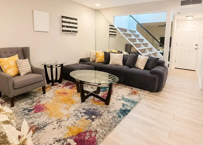 Stylish Phoenix Escape Near Downtown Wi-Fi