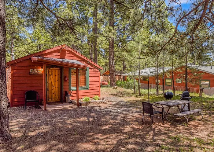The Bunk House Historic Cabin Firepit Pet-Friendly Near Grand Canyon