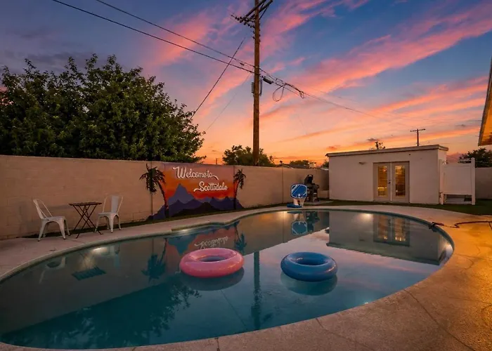 Scottsdale 4 Bedroom Vacation Home With Pool, Hot Tub, And Mini Golf Near Old Town And Dining! Great For Families! Near Airport!