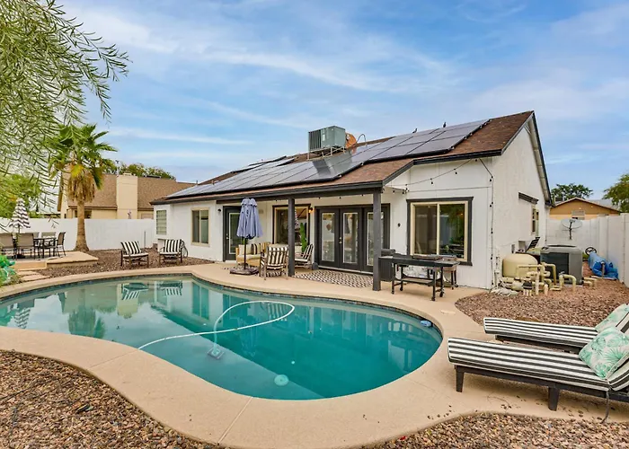 Seasonally Heated Pool: Phoenix Family Home!