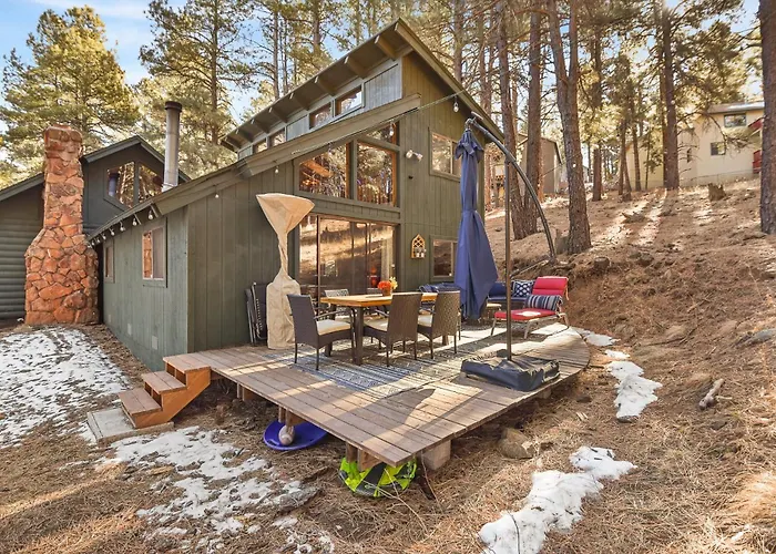 Enchanted Forest Super Cozy Cabin On 2 Acres Sledding Hills Tree Swing Pool Table