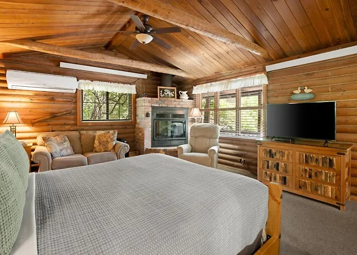 Honeysuckle - Rustic Cabin For 2 In Oak Creek Canyon