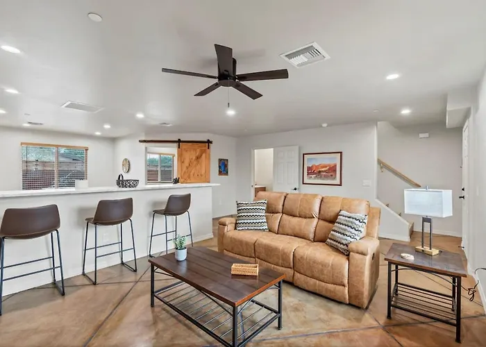 New Pueblo Style Casita - Near Mercado - City View