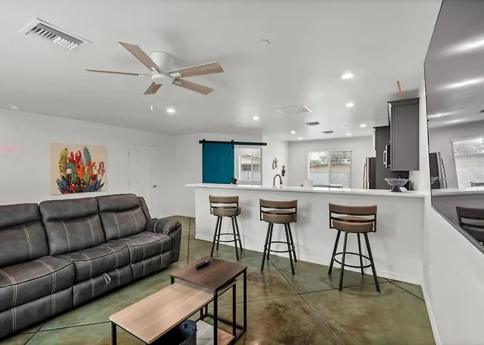 New Desert Casita - City & Mountain Views - Pet Friendly