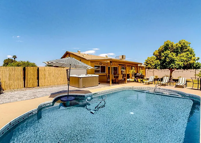 Weecasa-Poolside Paradise
