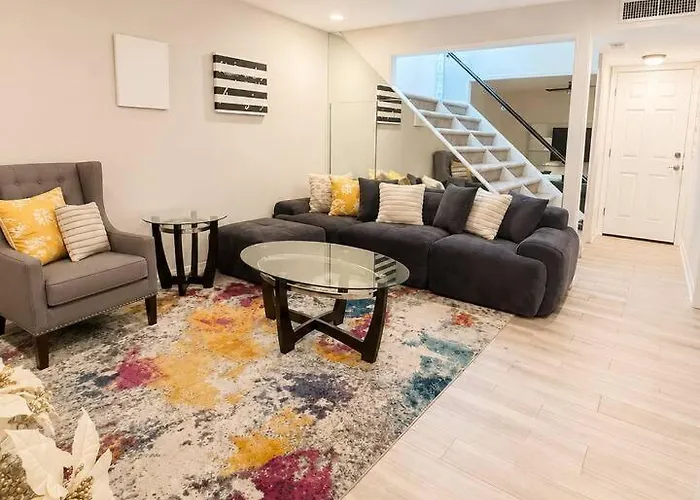 Stylish Phoenix Escape | Near Downtown | Wi-Fi