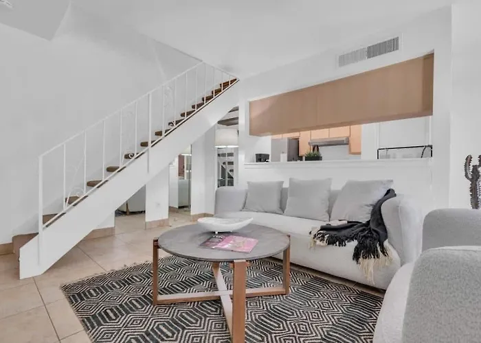 Trendy Cozy Townhome With Pool