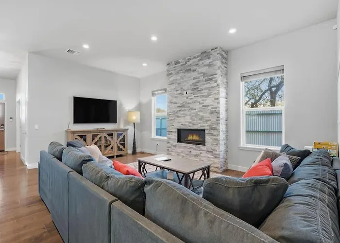 Modern Tucson Home Near Ua & Downtown