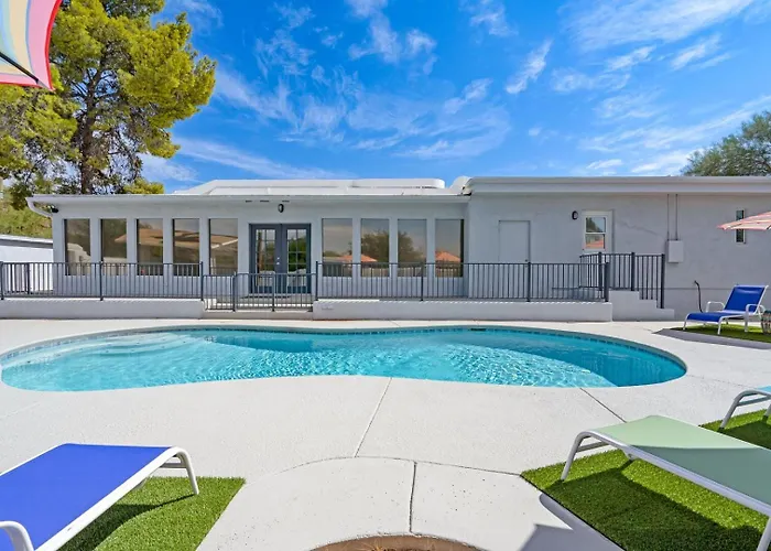 5Bed • 5Bath Foothills Retreat • Pool • Guesthouse